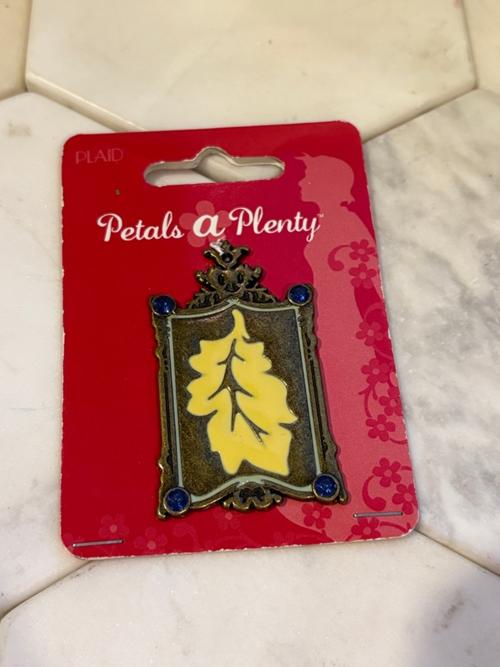 Yellow Leaf Frame pendant